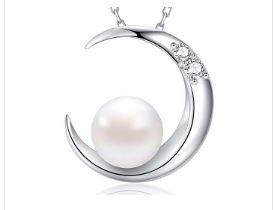 MEGA CREATIVE JEWELRY Moon Pearl Pendant Necklace for Women