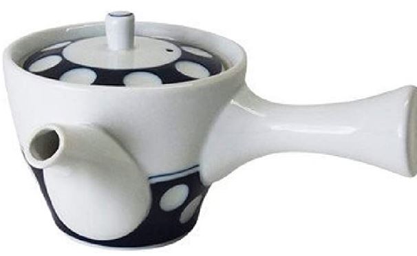 Hasami grilled porcelain teapot ( middle) polka dots tea strainer